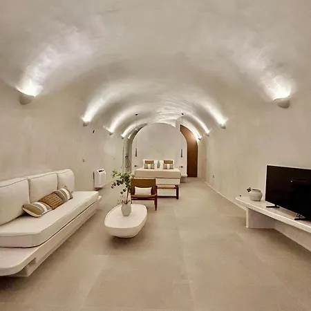 Thea Cave - Heated Infinity Pool וילה *